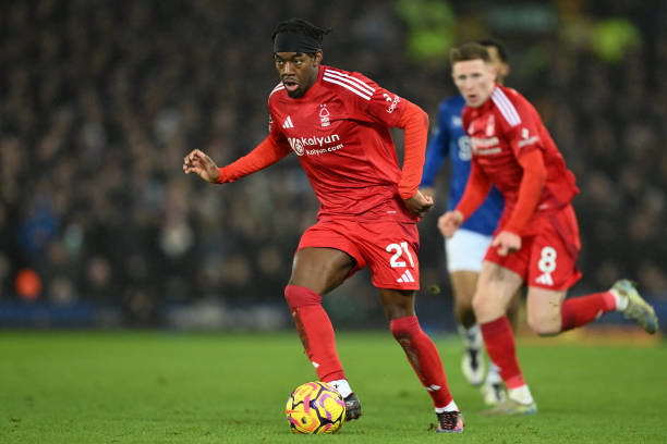 功垒下基石 功垒下基石